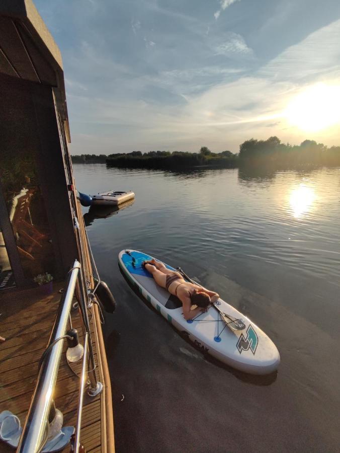 Houseboat Water Boy Apartament Plywajacy Dom Na Wodzie Lodz Uraz  Εξωτερικό φωτογραφία