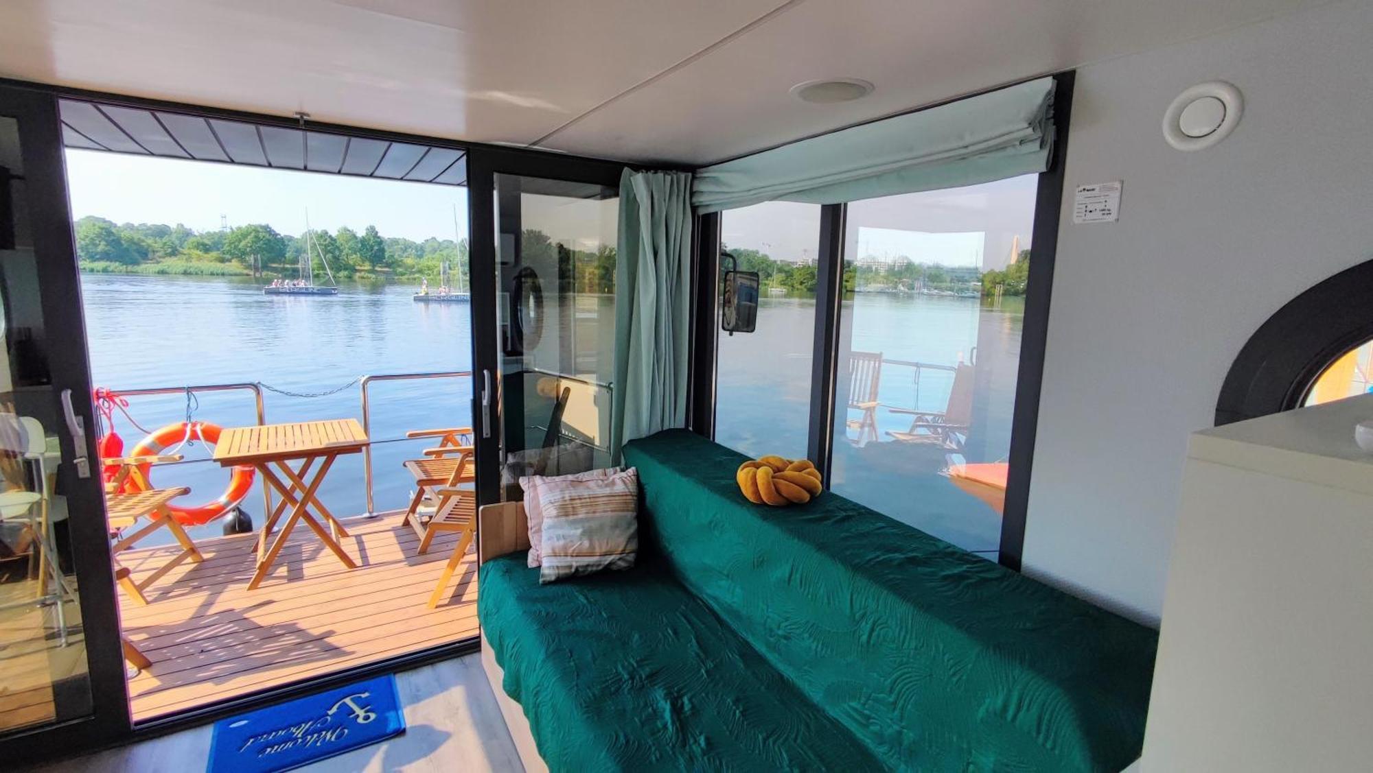 Houseboat Water Boy Apartament Plywajacy Dom Na Wodzie Lodz Uraz  Εξωτερικό φωτογραφία