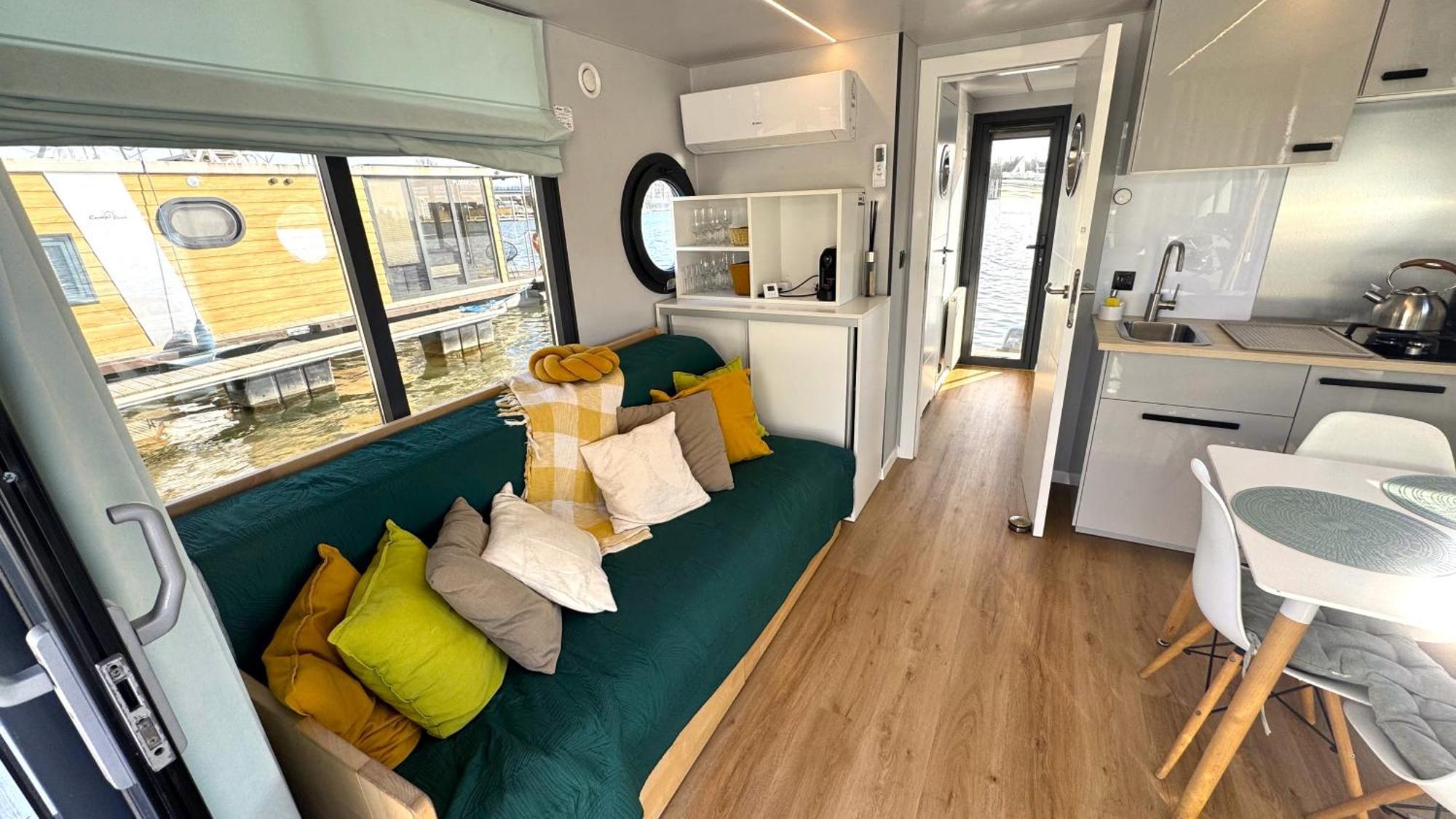 Houseboat Water Boy Apartament Plywajacy Dom Na Wodzie Lodz Uraz  Εξωτερικό φωτογραφία