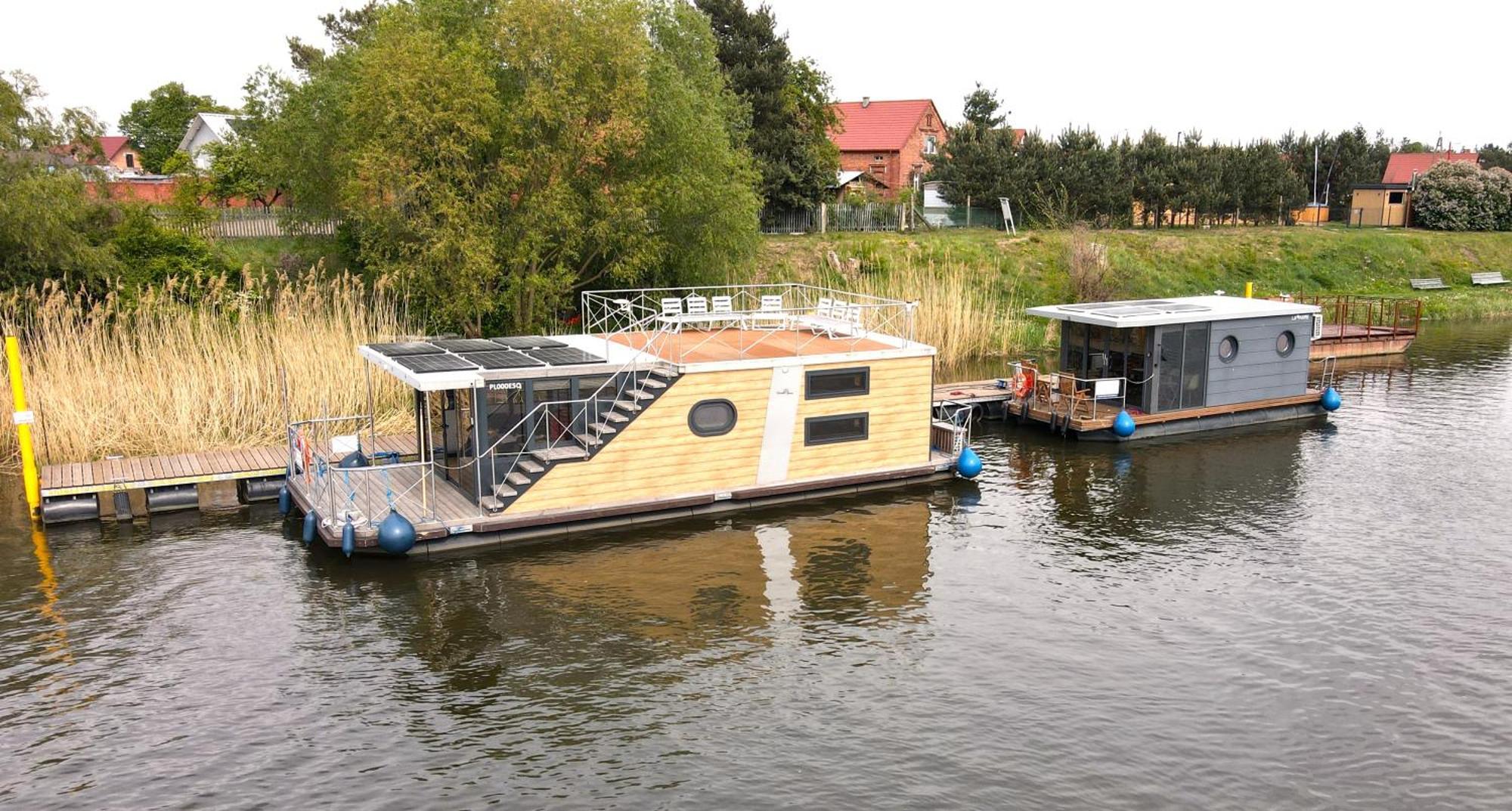 Houseboat Water Boy Apartament Plywajacy Dom Na Wodzie Lodz Uraz  Εξωτερικό φωτογραφία